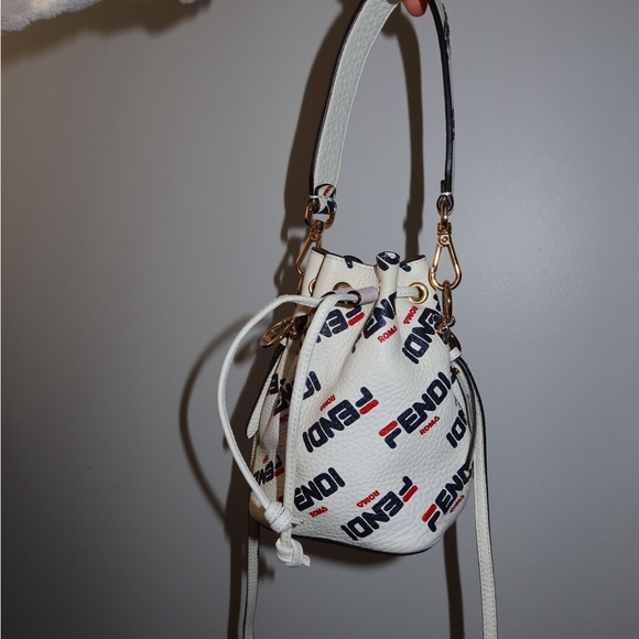 Fendi White and Black Logo Bucket Bag - Picture 6 of 9